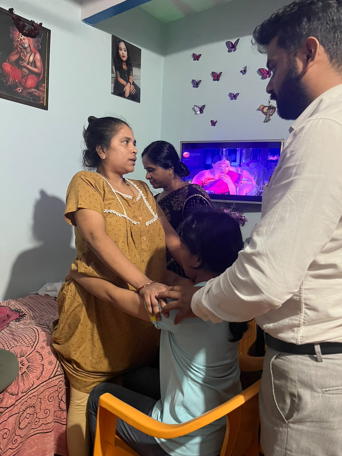 Home visit physiotherapy with patient's family